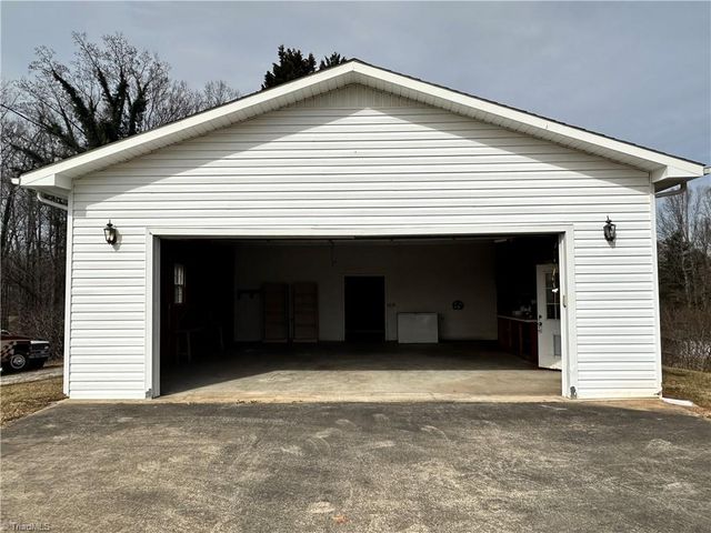 842 Red Brush Road, Mount Airy, NC 27030