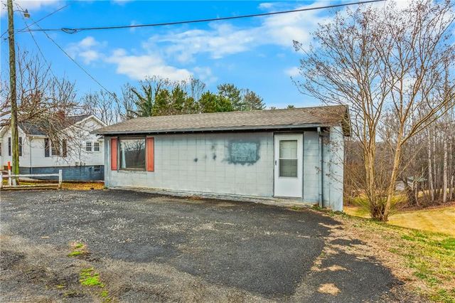 842 Red Brush Road, Mount Airy, NC 27030