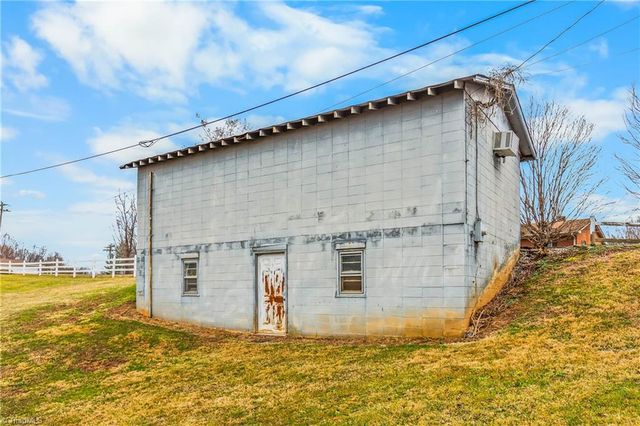 842 Red Brush Road, Mount Airy, NC 27030