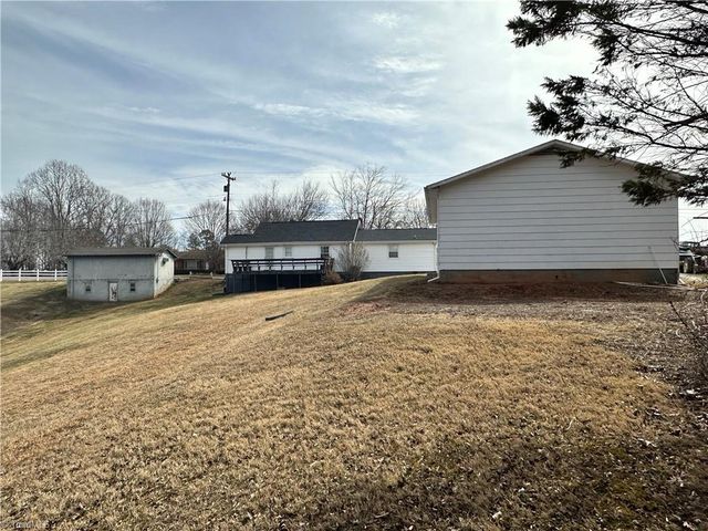 842 Red Brush Road, Mount Airy, NC 27030