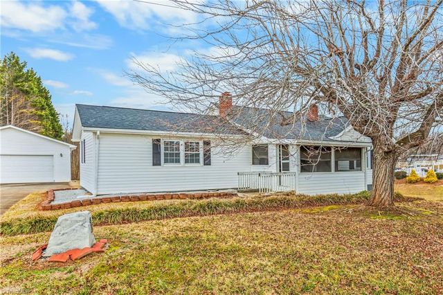 842 Red Brush Road, Mount Airy, NC 27030