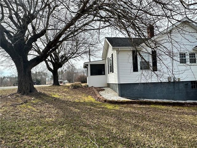 842 Red Brush Road, Mount Airy, NC 27030