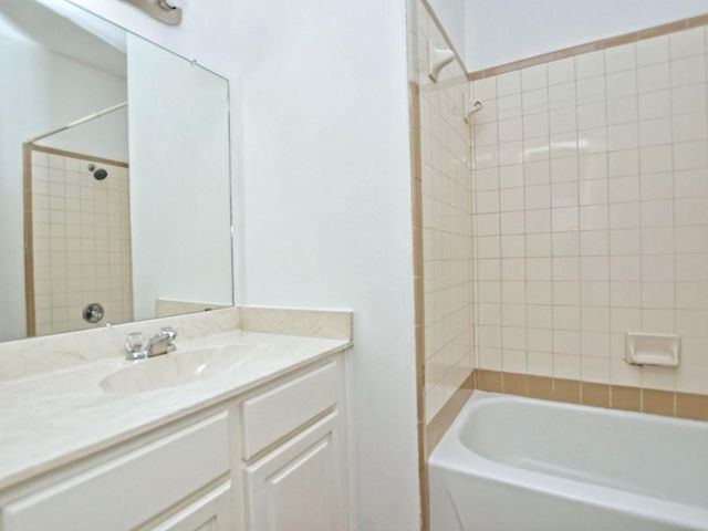 2216 San Gabriel ST 105, Austin, TX 78705