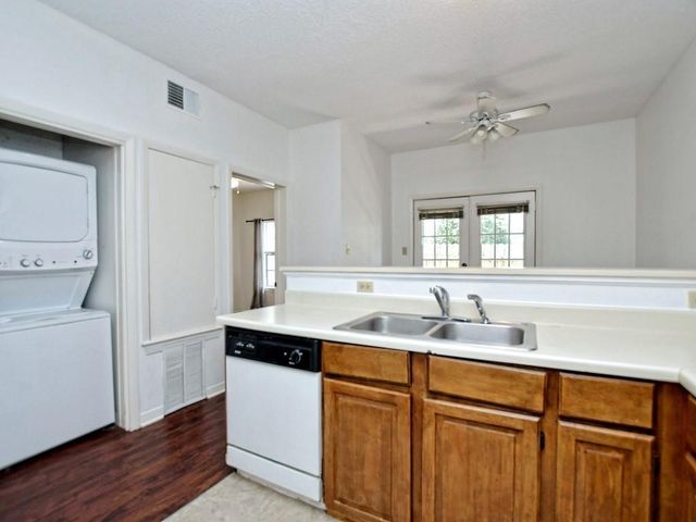 2216 San Gabriel ST 105, Austin, TX 78705