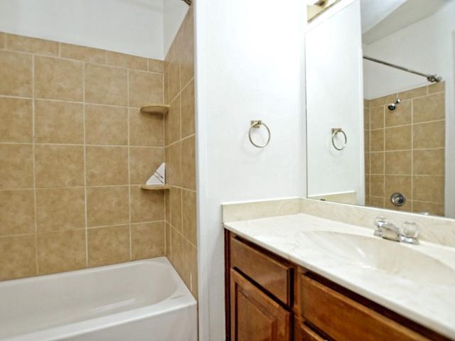 2216 San Gabriel ST 105, Austin, TX 78705