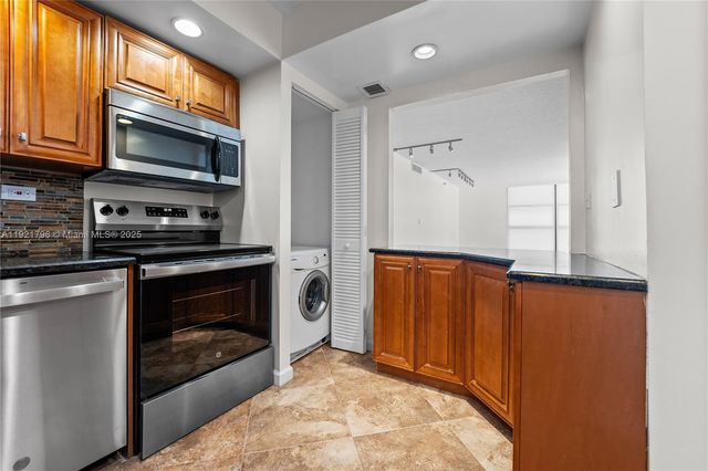 20225 NE 34th Ct 413, Aventura, FL 33180