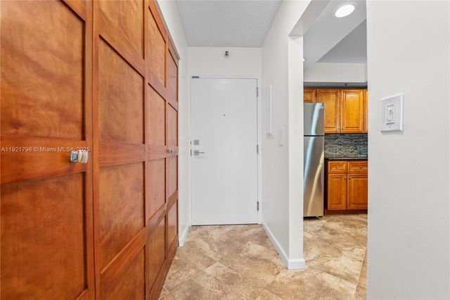 20225 NE 34th Ct 413, Aventura, FL 33180