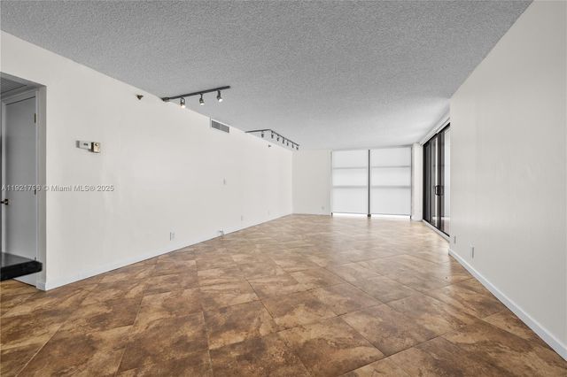 20225 NE 34th Ct 413, Aventura, FL 33180