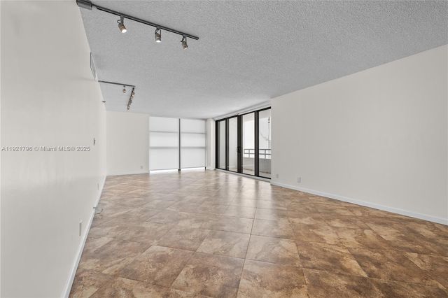 20225 NE 34th Ct 413, Aventura, FL 33180