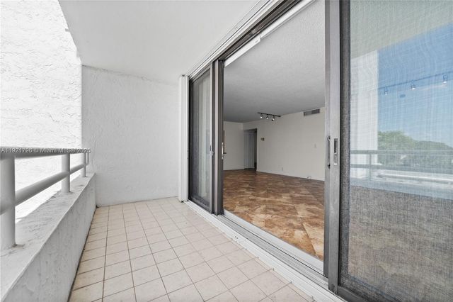 20225 NE 34th Ct 413, Aventura, FL 33180