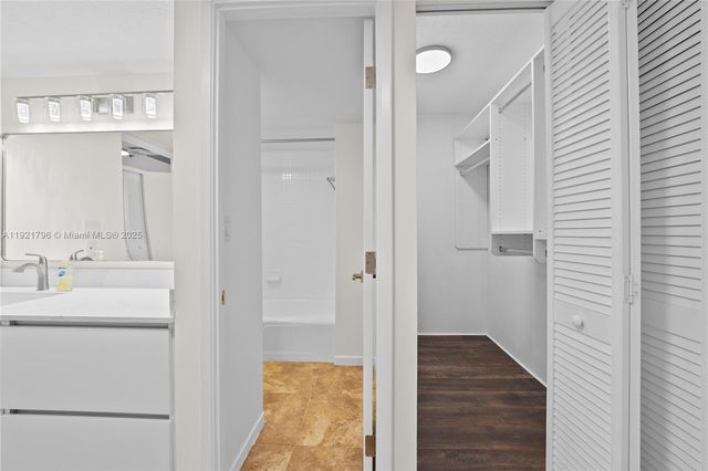 20225 NE 34th Ct 413, Aventura, FL 33180