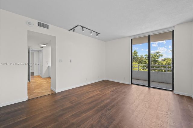 20225 NE 34th Ct 413, Aventura, FL 33180