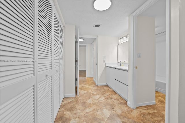 20225 NE 34th Ct 413, Aventura, FL 33180