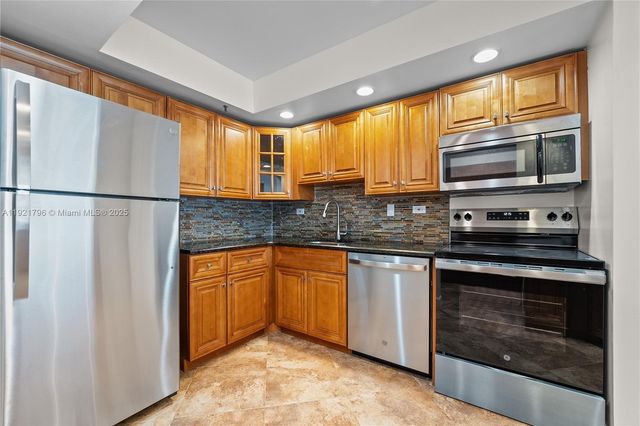 20225 NE 34th Ct 413, Aventura, FL 33180