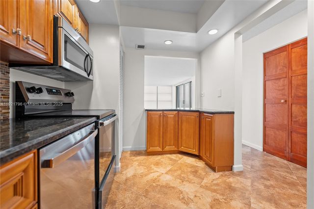 20225 NE 34th Ct 413, Aventura, FL 33180