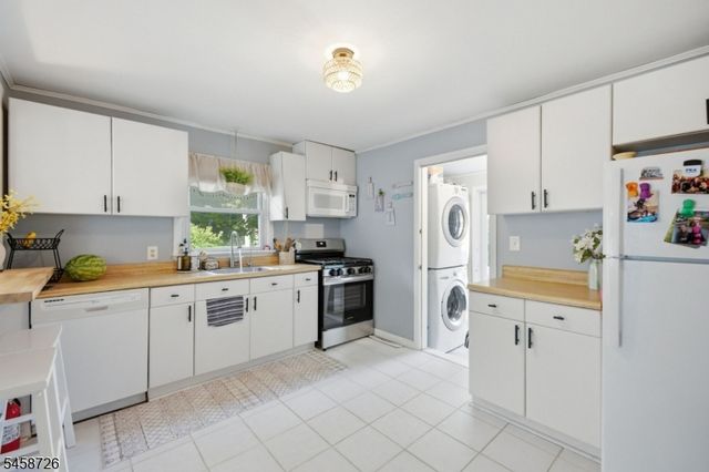 219 Knox Way, Hopatcong Boro, NJ 07843