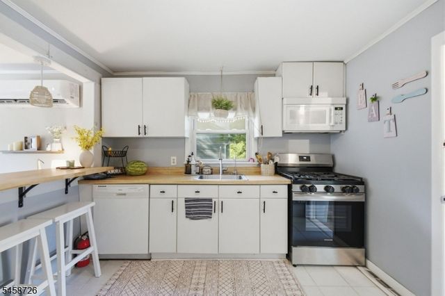 219 Knox Way, Hopatcong Boro, NJ 07843