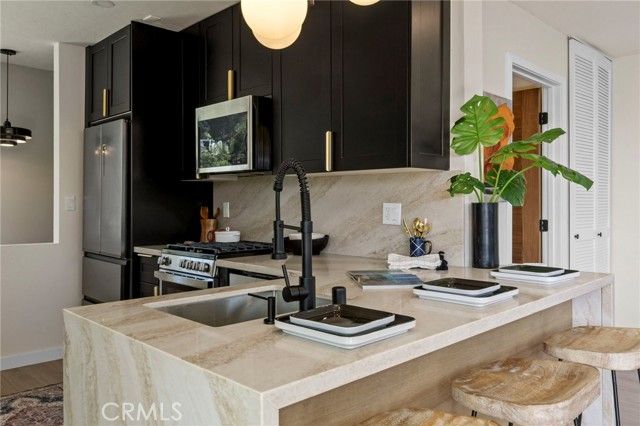 7010 Loyal Trail, Los Angeles, CA 90068