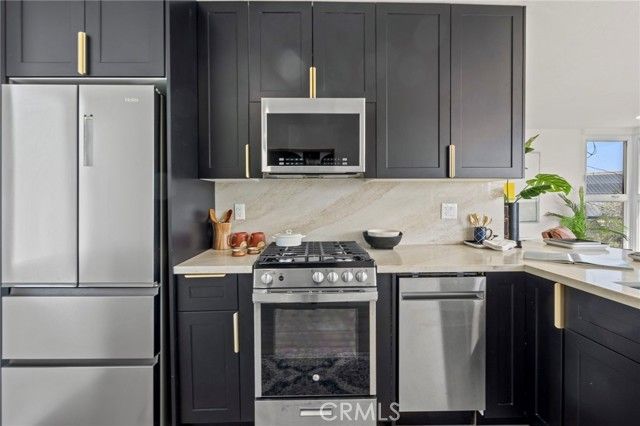 7010 Loyal Trail, Los Angeles, CA 90068