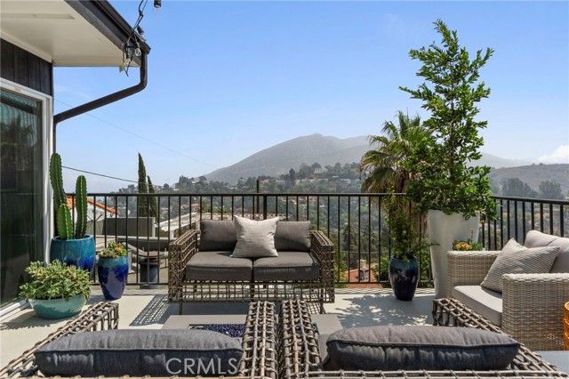 7010 Loyal Trail, Los Angeles, CA 90068