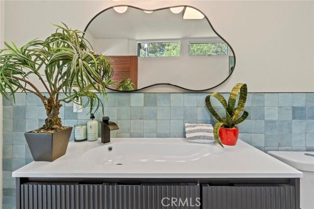 7010 Loyal Trail, Los Angeles, CA 90068