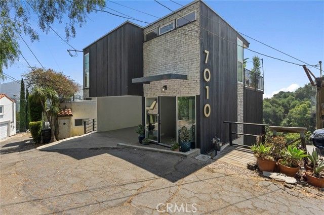 7010 Loyal Trail, Los Angeles, CA 90068