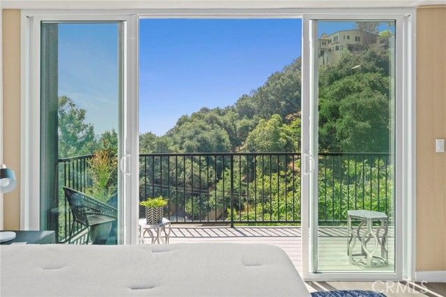 7010 Loyal Trail, Los Angeles, CA 90068