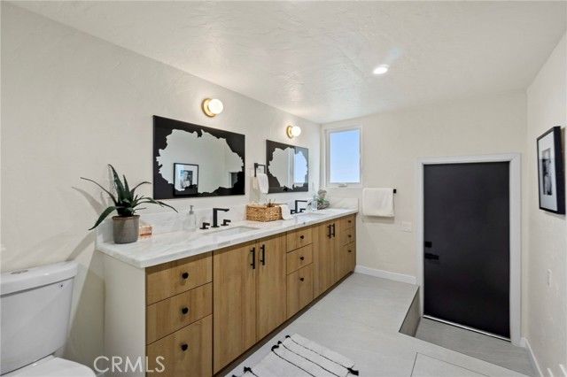 7010 Loyal Trail, Los Angeles, CA 90068