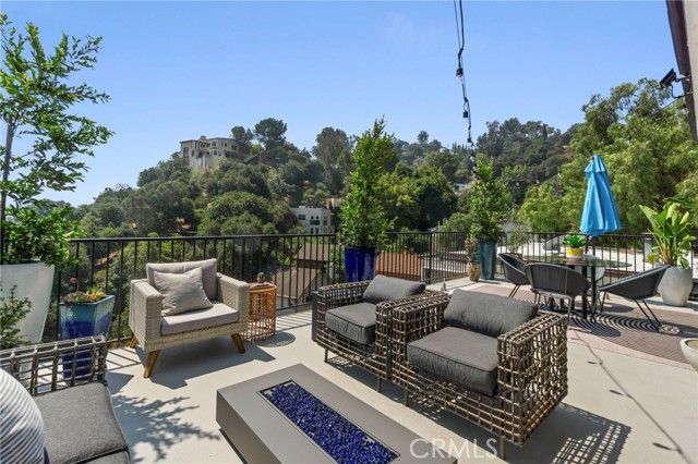 7010 Loyal Trail, Los Angeles, CA 90068