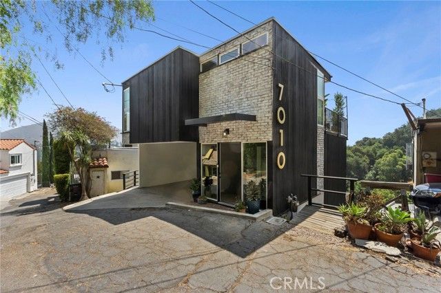 7010 Loyal Trail, Los Angeles, CA 90068
