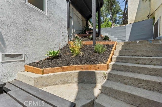7010 Loyal Trail, Los Angeles, CA 90068