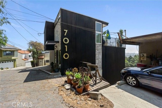 7010 Loyal Trail, Los Angeles, CA 90068
