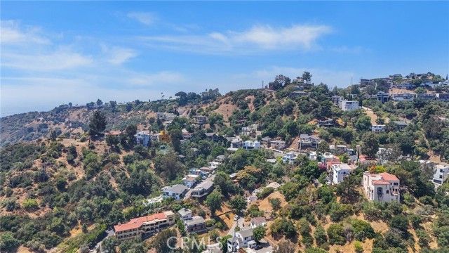 7010 Loyal Trail, Los Angeles, CA 90068