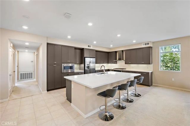 111 Bowery, Irvine, CA 92612