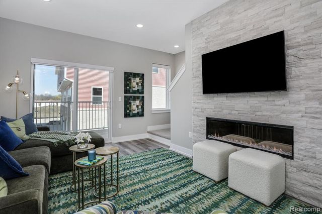 821 Canterbury Ln., Troy, MI 48085