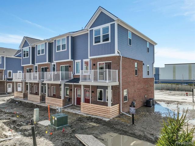 821 Canterbury Ln., Troy, MI 48085