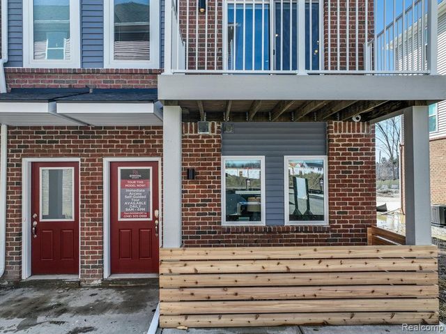 821 Canterbury Ln., Troy, MI 48085