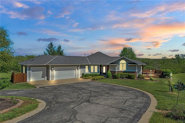 928 E 1279 Road, Lawrence, KS 66047