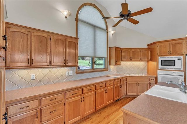 928 E 1279 Road, Lawrence, KS 66047
