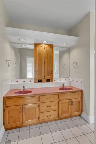 928 E 1279 Road, Lawrence, KS 66047