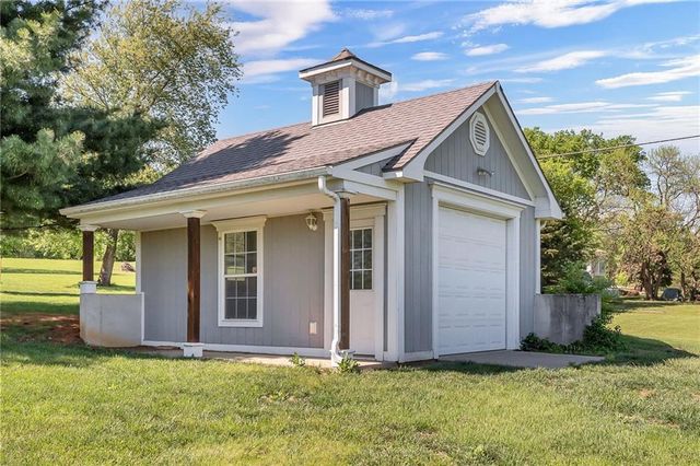 928 E 1279 Road, Lawrence, KS 66047