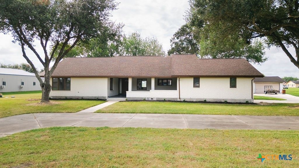 107 Gentle Breeze Street, Victoria, TX 77905
