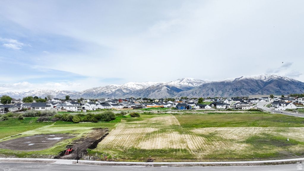 Image 3 of property listing at 918 W 85 S 10, Hyrum, UT 84319