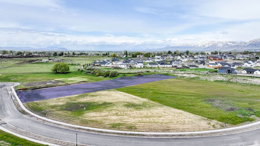 Image 6 of property listing at 918 W 85 S 10, Hyrum, UT 84319