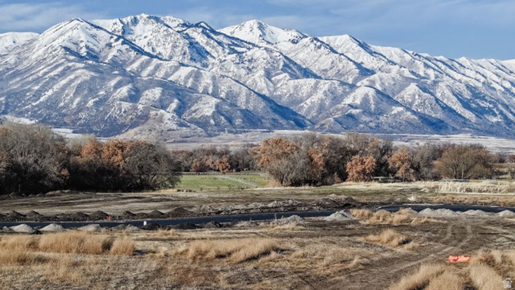 Image 7 of property listing at 918 W 85 S 10, Hyrum, UT 84319