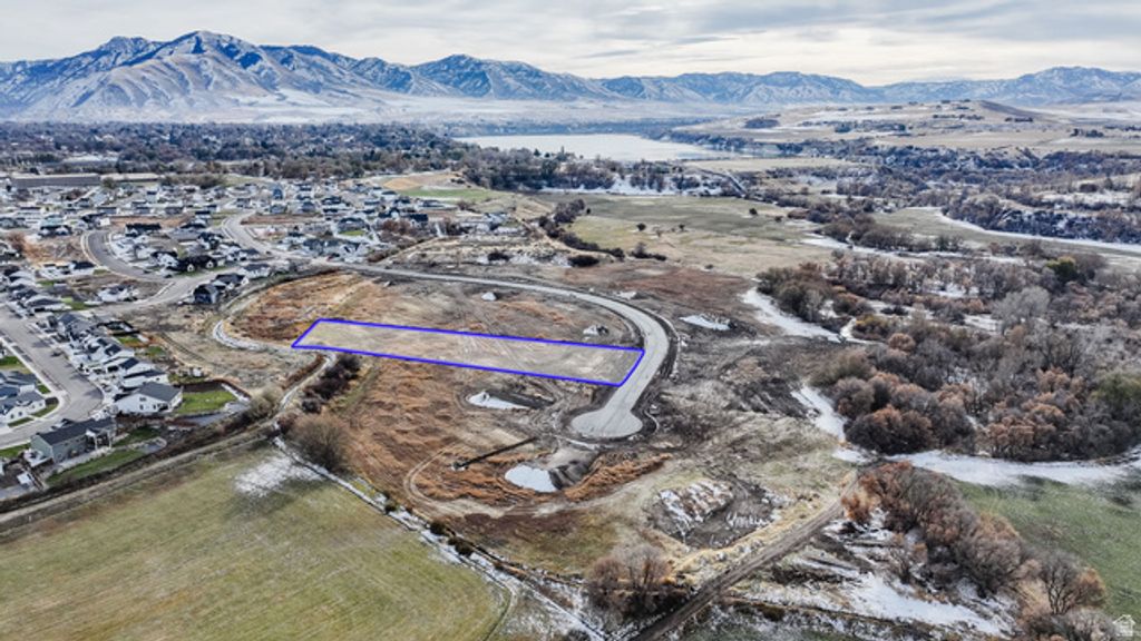 Image 8 of property listing at 918 W 85 S 10, Hyrum, UT 84319