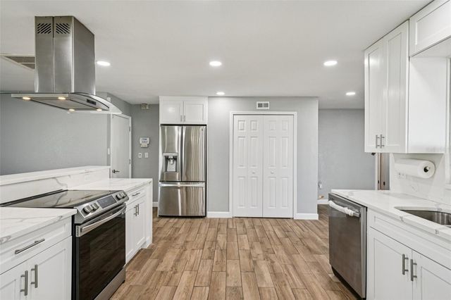 6010 BAYOU GRANDE BOULEVARD NE, St Petersburg, FL 33703