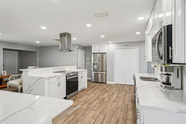 6010 BAYOU GRANDE BOULEVARD NE, St Petersburg, FL 33703