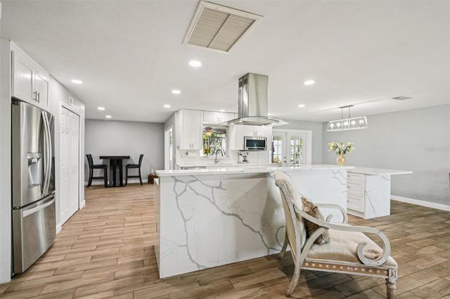 6010 BAYOU GRANDE BOULEVARD NE, St Petersburg, FL 33703