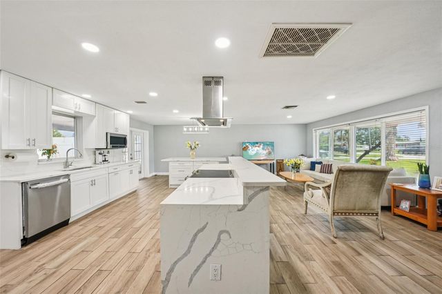 6010 BAYOU GRANDE BOULEVARD NE, St Petersburg, FL 33703